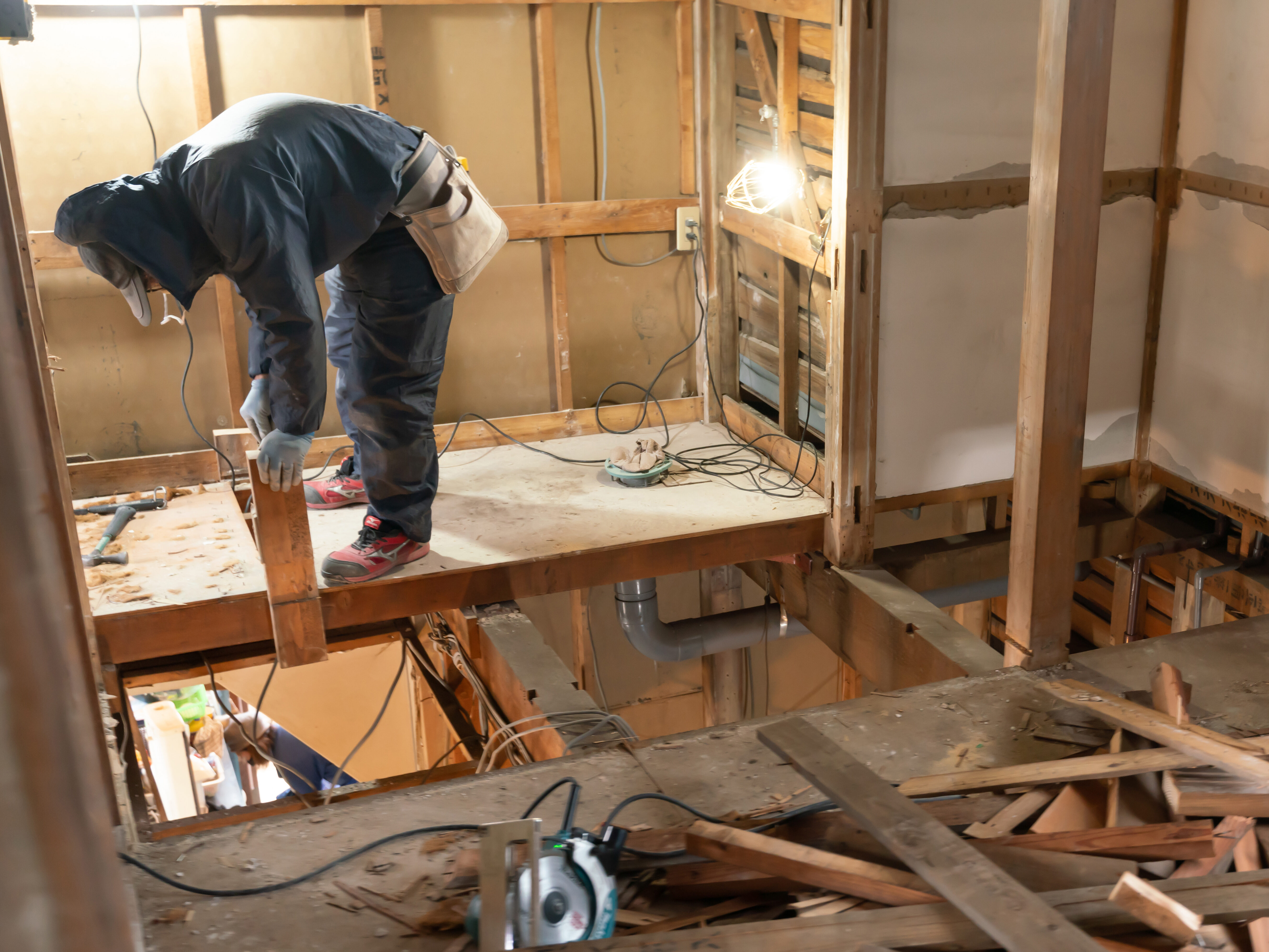 住宅　スケルトンリフォーム　解体現場